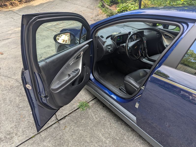 2013 Chevrolet Volt Sedan 4D - Image 9